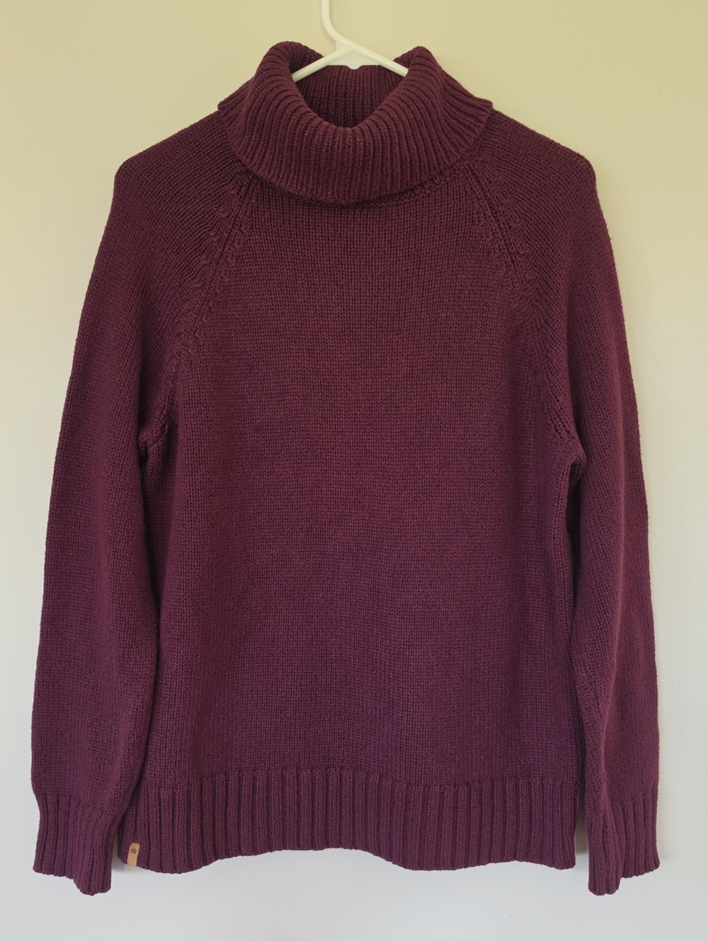 10 Tree Women's Turtleneck Knit Sweater Size L. Maroon Wool Blend. Stretchy.